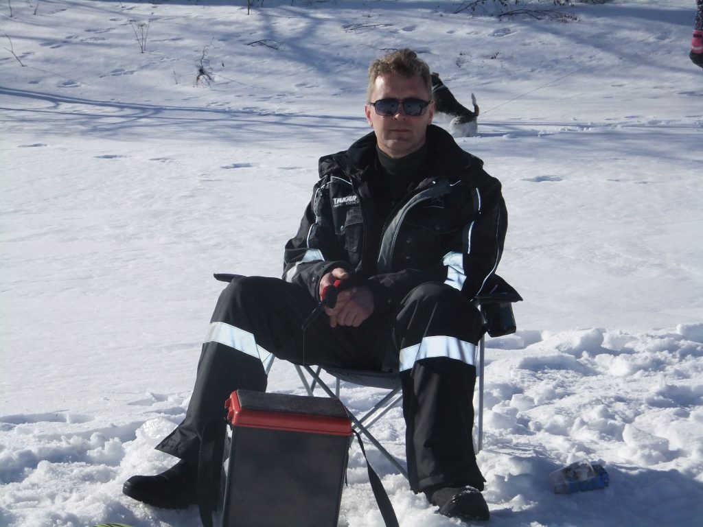 Ice-fishing-Kemi-Taxari-Travel-Lapland-03