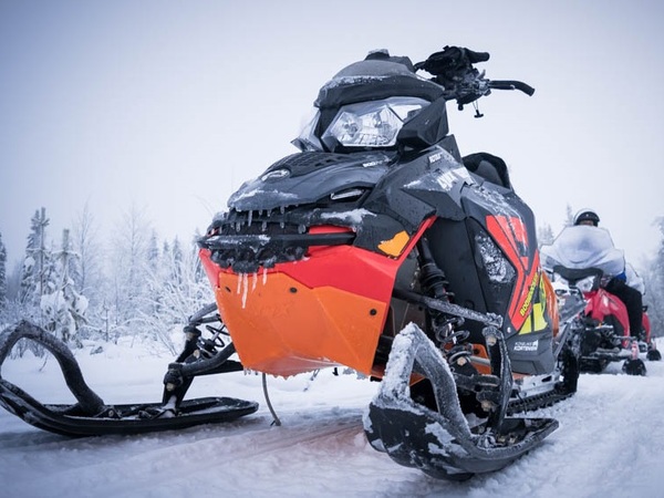 Arctic-Snowmobile-safari-Taxari-Travel-Lapland-02