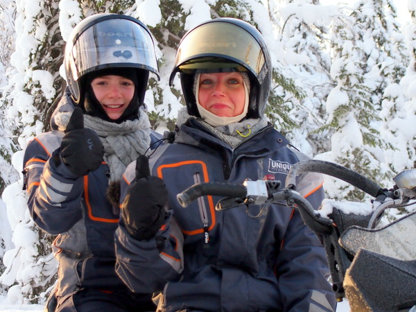 Arctic-Snowmobile-safari-Taxari-Travel-Lapland-01