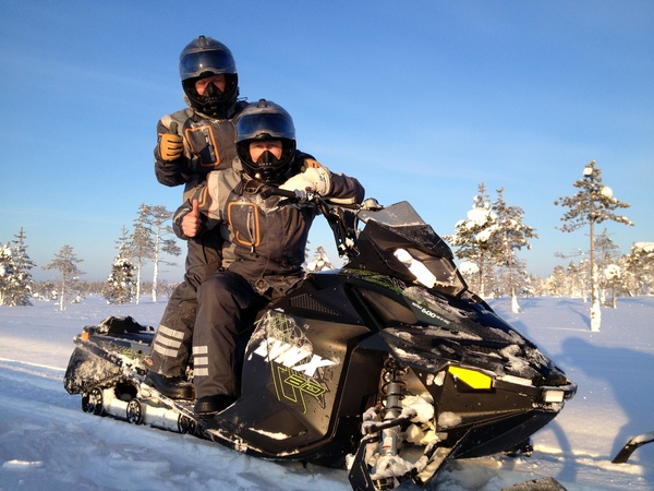 Arctic-Snowmobile-safari-Taxari-Travel-Lapland