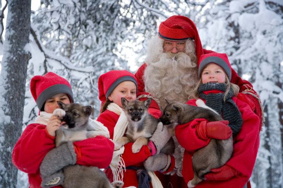 Santa-Claus-with-elfs-Taxari-Travel-Lapland