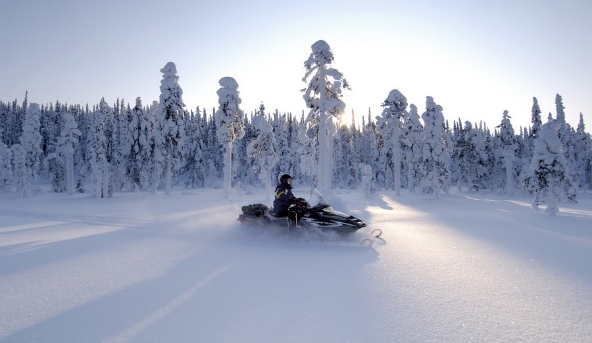 Snowmobille-tour-Nature-Lapland-Taxari-Travel