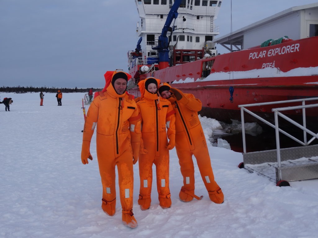 Icebreaker-cruise-Ice-floating-Polar-Explorer-Taxari-Travel-Lapland
