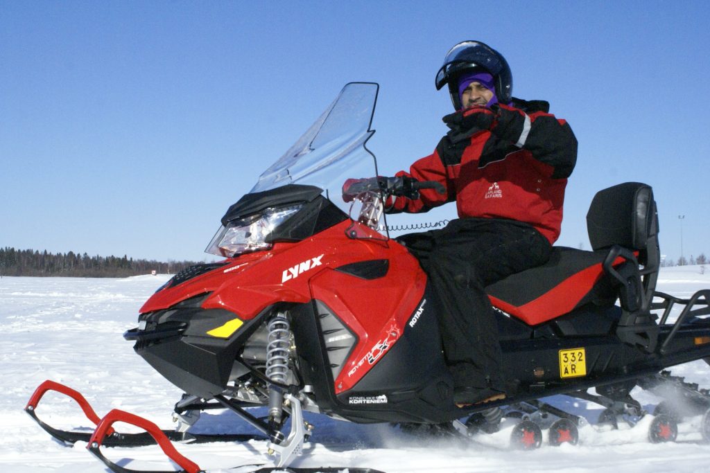 Sunrise/sunset snowmobile safari - Taxari Travel Agency Lapland