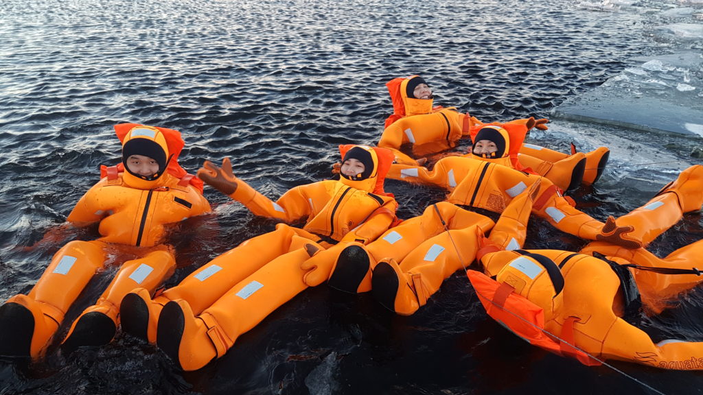 Icebreaker-cruise-Ice-floating-Polar-Explorer-Taxari-Travel-Lapland