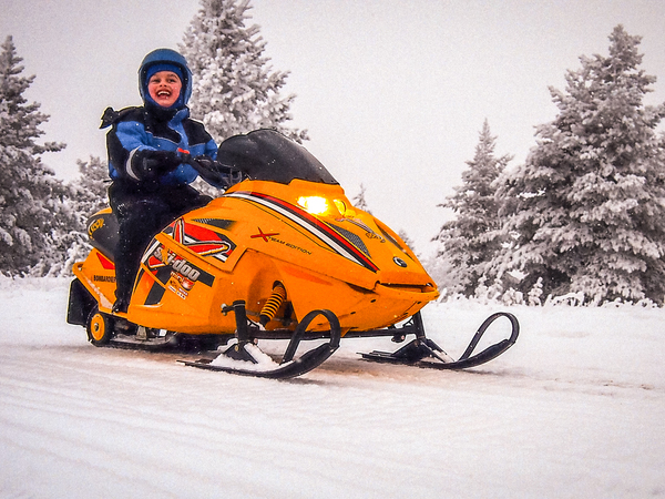 For family with kids snowmobile safari - Taxari Travel Agency Lapland